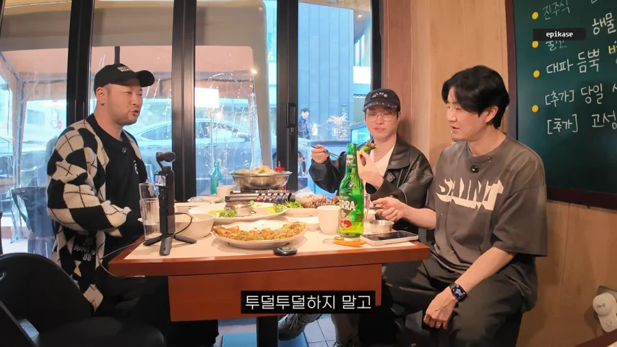 투컷 : 사장님들 연예인은 서비스 주지 마세요_18.webp