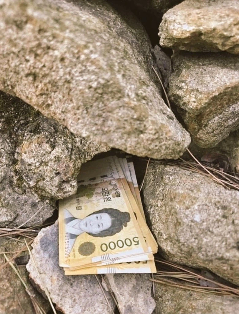 등산 중 발견한 50만원 당신의 선택은?_1.webp
