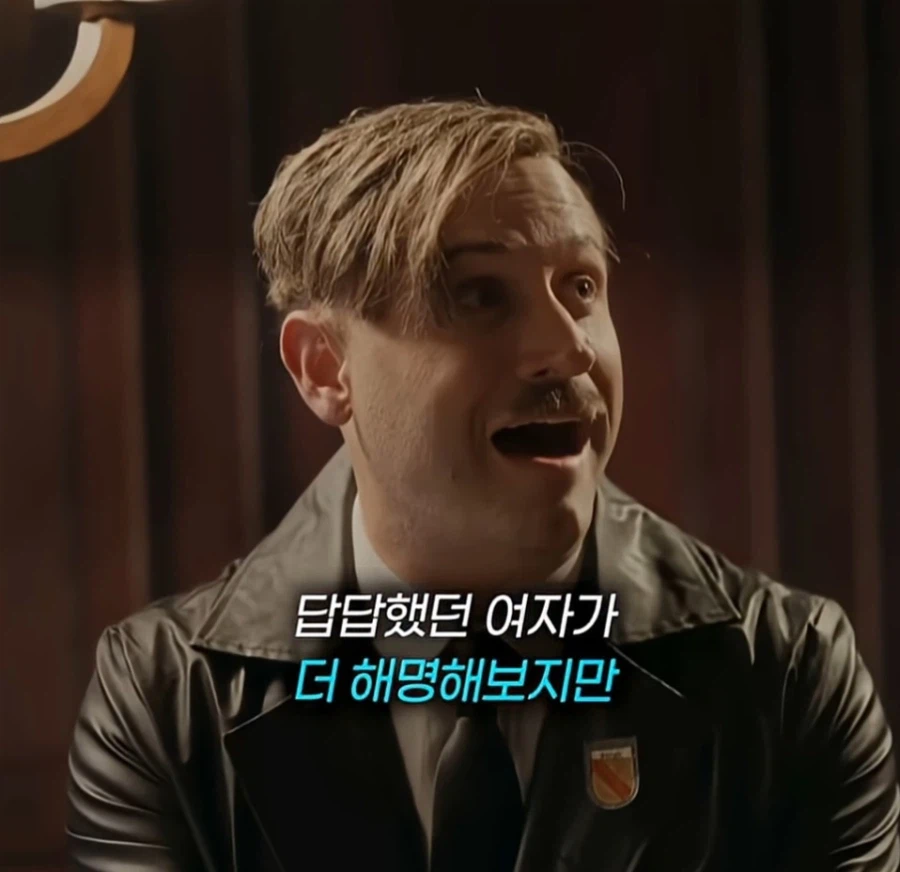 히틀러를 죽이러 온 시간여행자_14.webp