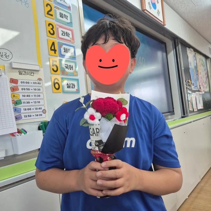 스승의 날 제자에게 받은 선물 대처 방법.jpg_2.webp