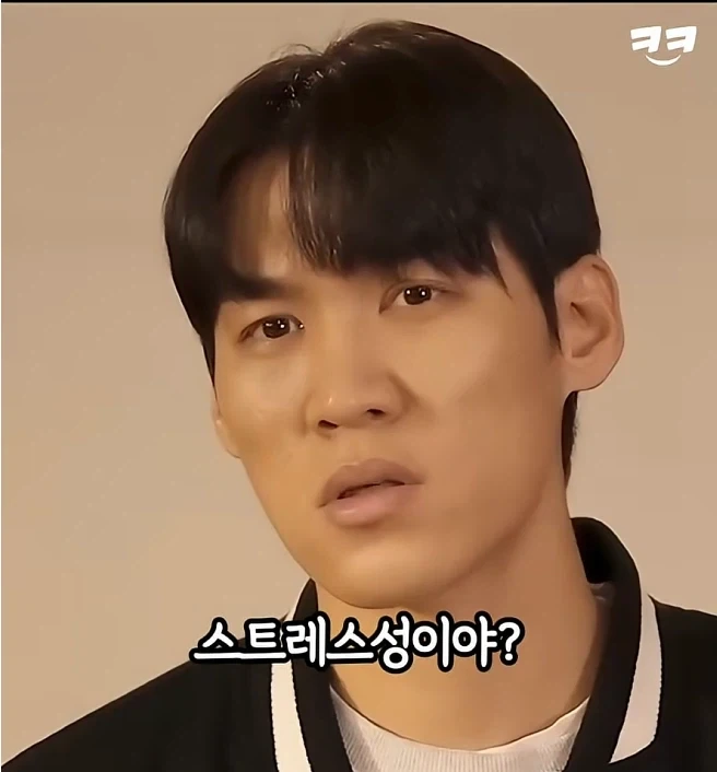 머리모양가지고 트집잡아 똥군기잡는 대학선배_7.webp