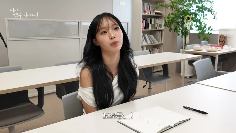 아이돌에게 눈높이 자동차 교육을 시켜주는 삼촌.jpg_10.webp