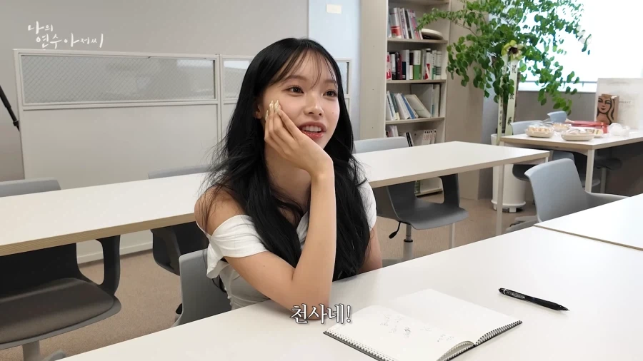아이돌에게 눈높이 자동차 교육을 시켜주는 삼촌.jpg_42.webp