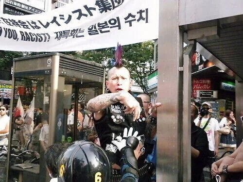 얼굴과 문신과 복장은 무섭지만 사실은 착했던 일본형_1.webp