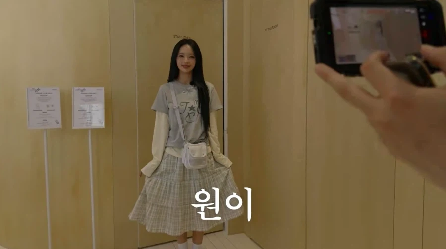 패션 대결하는 리센느 원이와 제나_10.webp