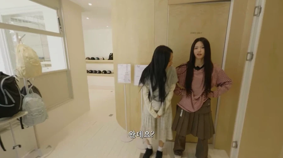 패션 대결하는 리센느 원이와 제나_25.webp