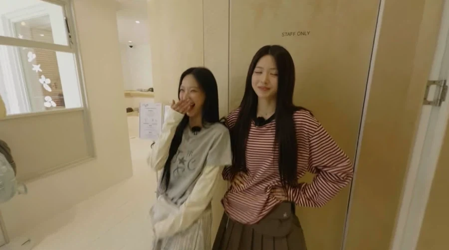 패션 대결하는 리센느 원이와 제나_34.webp