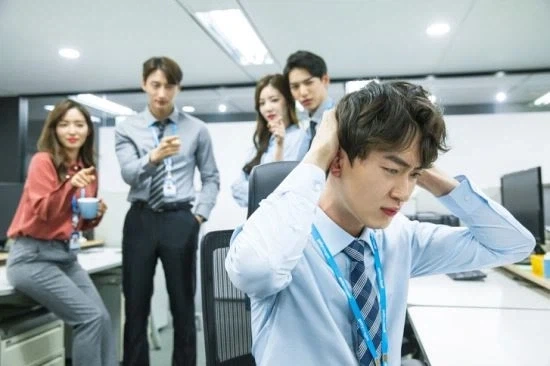 아무로는 메뉴얼 한번 보고 건담을 움직였는데.jpg_1.webp