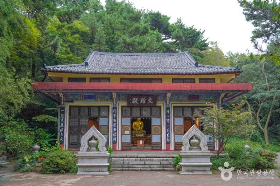 부산 유명관광지에 있는데 의외로 부산 사람들도 잘 모르는 사찰들.jpg_5.webp