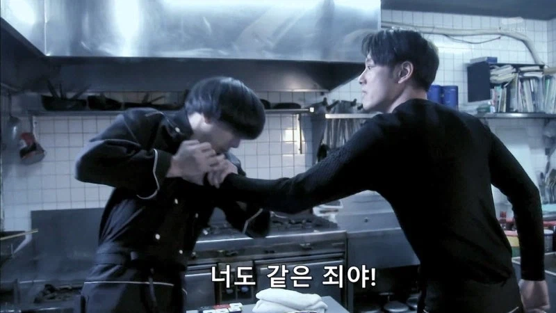 식당을 지키기위해서 사람을 죽였다._12.webp