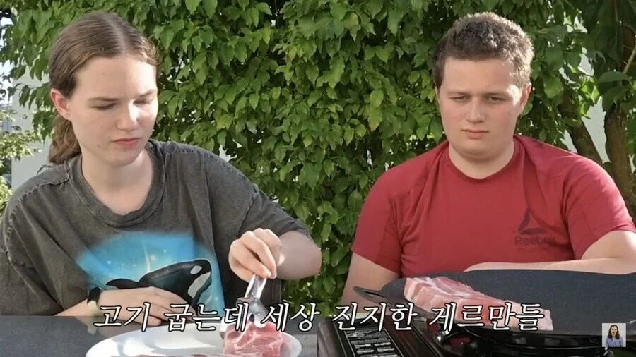 고기굽는데 세상 진지한 게르만들_3.webp