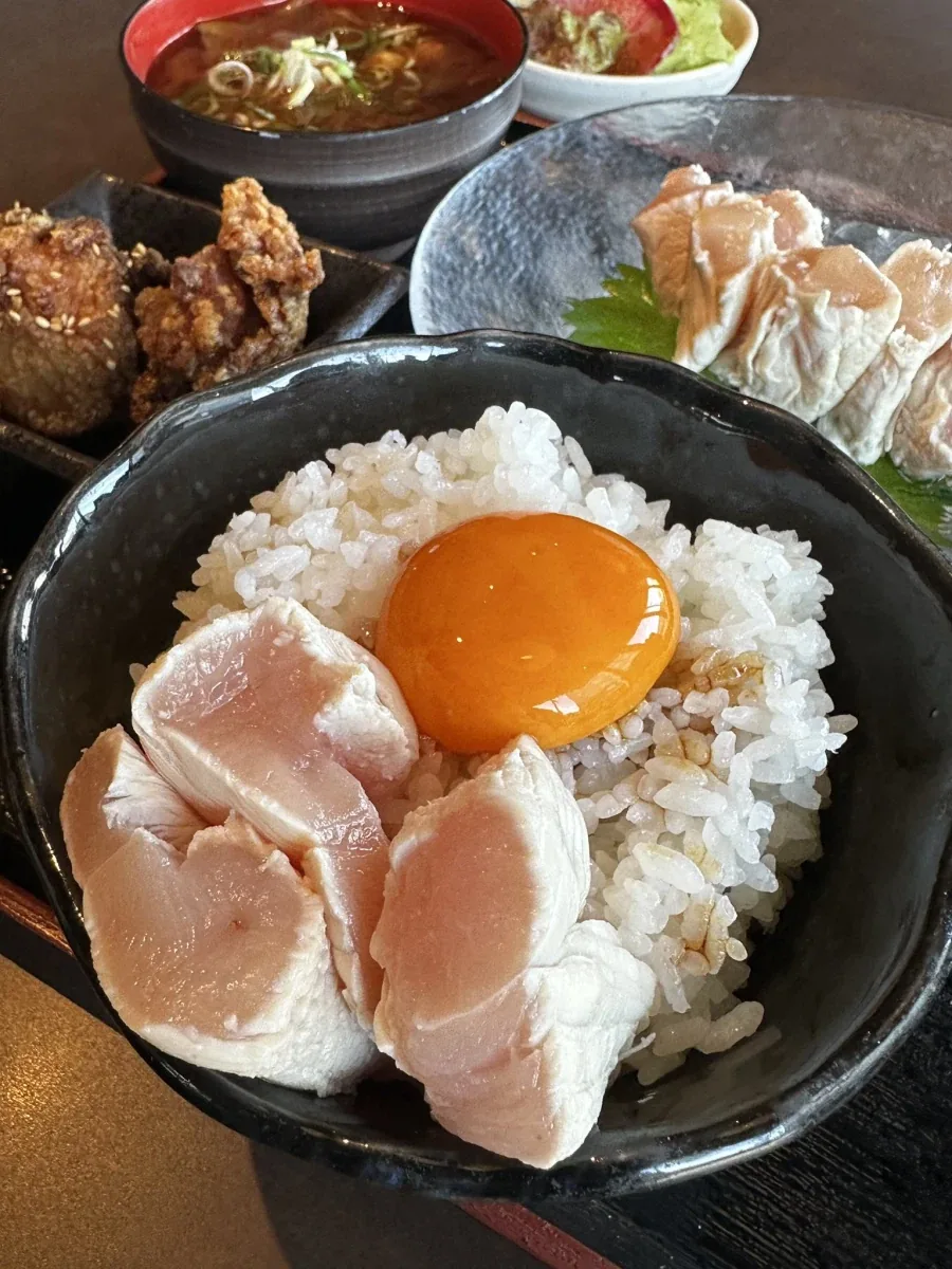 여름에 먹으면 죽인다는 일본의 덮밥.jpg_1.webp