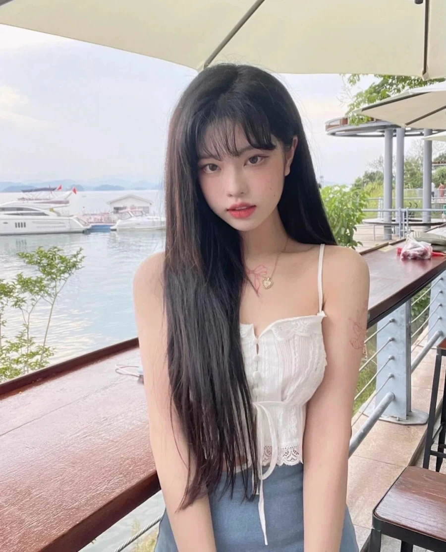 이토준지 토미에 닮은 여자_2.webp