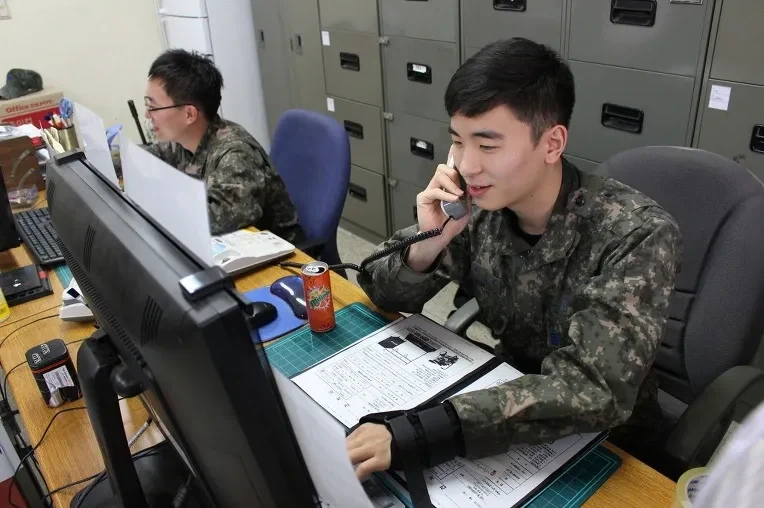 미필들은 잘 모르는 군인이 전화 받는 방법_1.webp