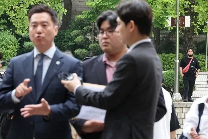 ???: 세의야.. 가니? 가는구나.._1.webp