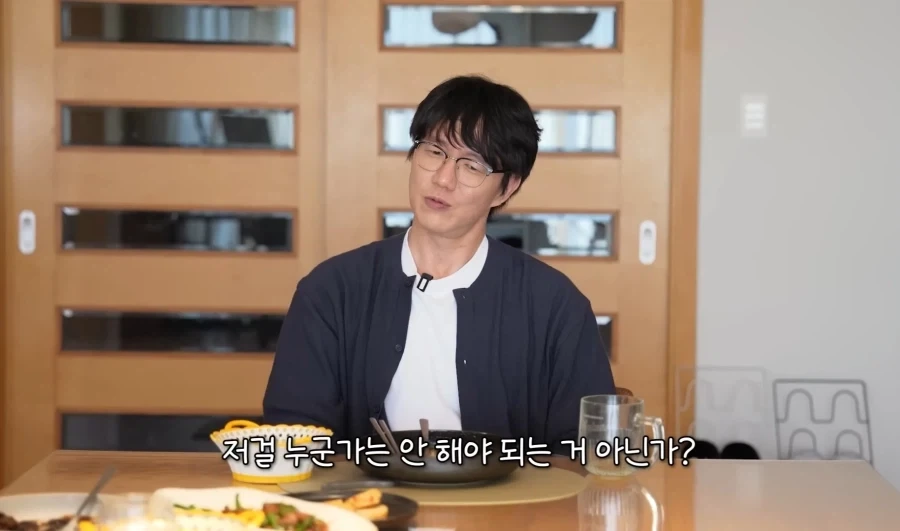 성시경 에스파 사생팬들이 비행기 같이 타고 다니니까 힘들겠더라_13.webp