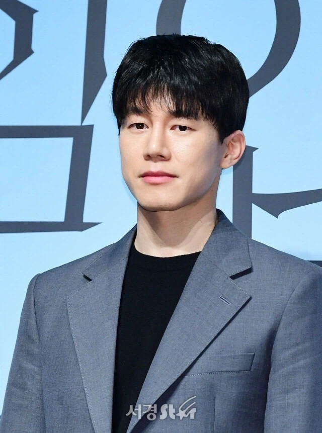코리안 베네딕트 컴버배치, 존시나, 일론 머스크_2.webp