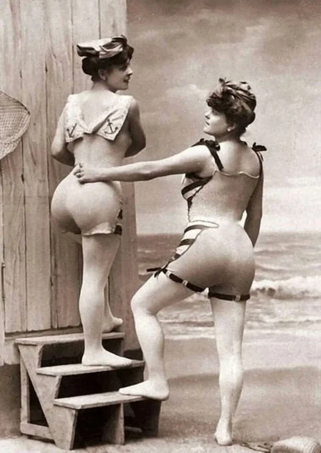 1900년대, 대담한 수영복의 소녀들_1.webp