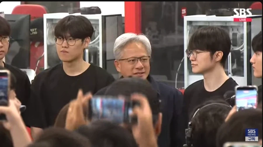 ??? : 용팔이 성공했네 페이커 만나러 T1 베캠도 오고_3.webp