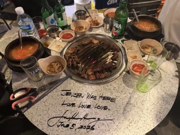 삼겹살집 사장: 저 식탁은 원형 그대로 보관해라!!_1.webp