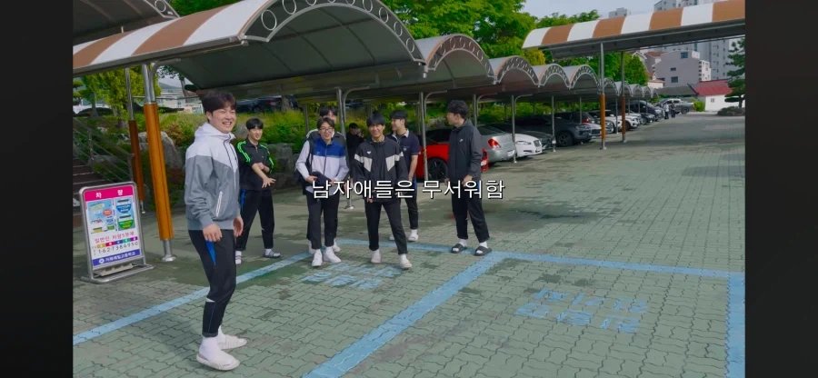 갸루가 무서운 남학생들_2.webp