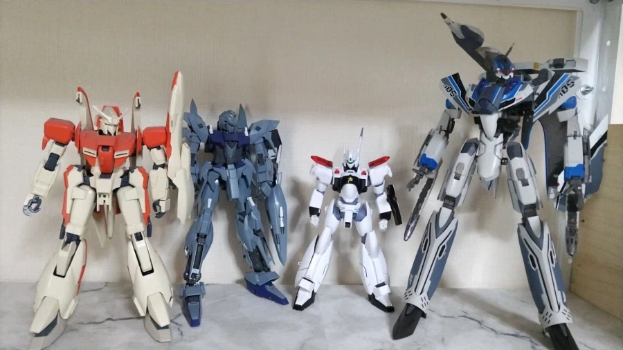 RG 1/48 잉그램 플러스 사이즈 비교 + 다리 수납 기믹 전개 사진_2.webp