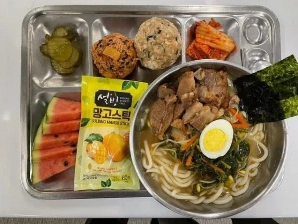 맛있기로 소문난 해군 밥 퀄리티_8.webp