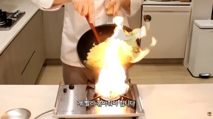 계란볶음밥 만들때 해야하는 각오_3.webp