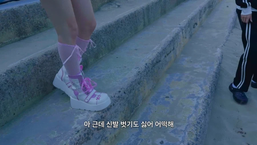 쇼츠 보다 리센느에 홀려서 본영상 보는데_1.webp