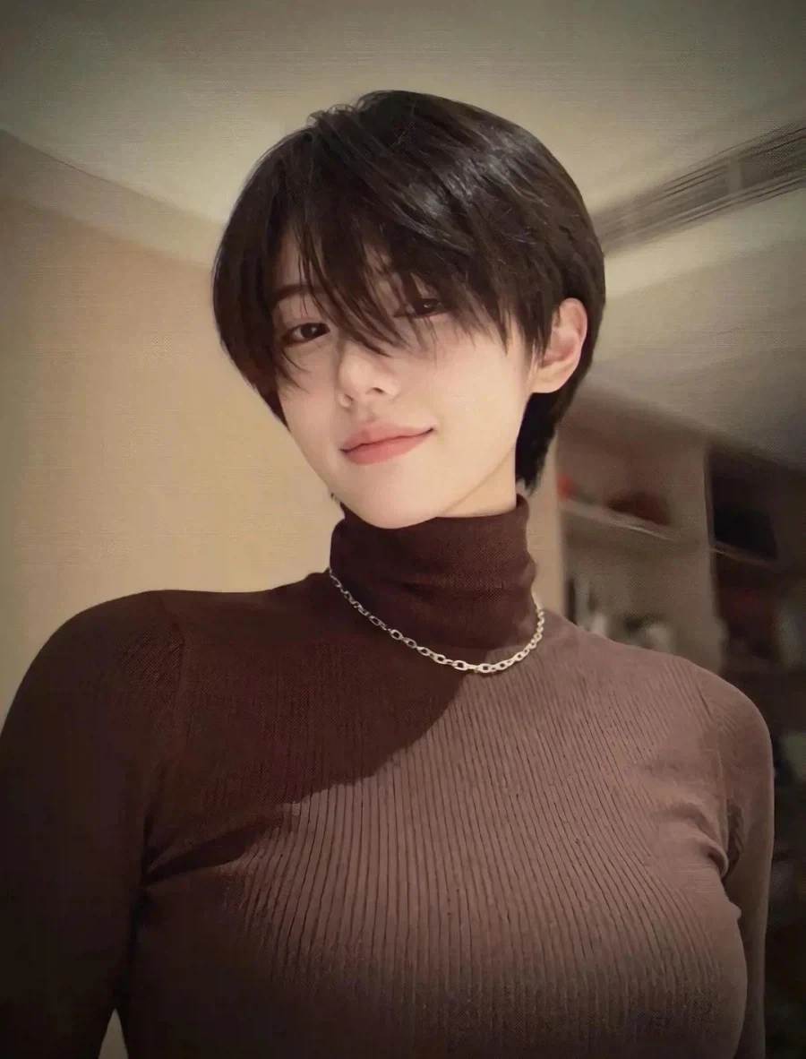 숏컷이 잘 어울리는 눈나.jpg_2.webp