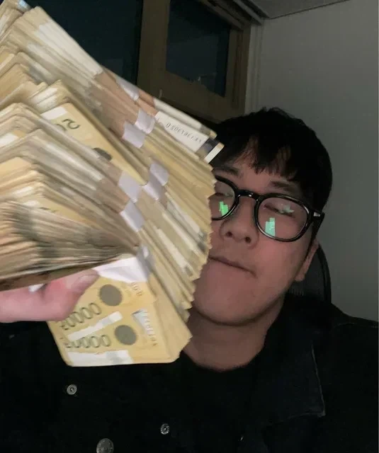 돈뭉치 자랑하는 사람을 조심해야 하는 이유_1.webp