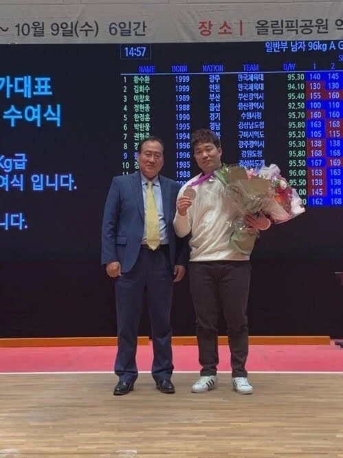 8위에게 은메달을 수여한 올림픽 위원회_3.webp
