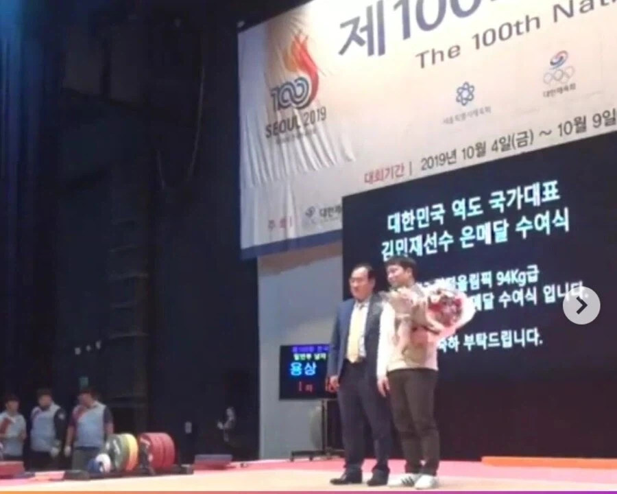 8위에게 은메달을 수여한 올림픽 위원회_4.webp