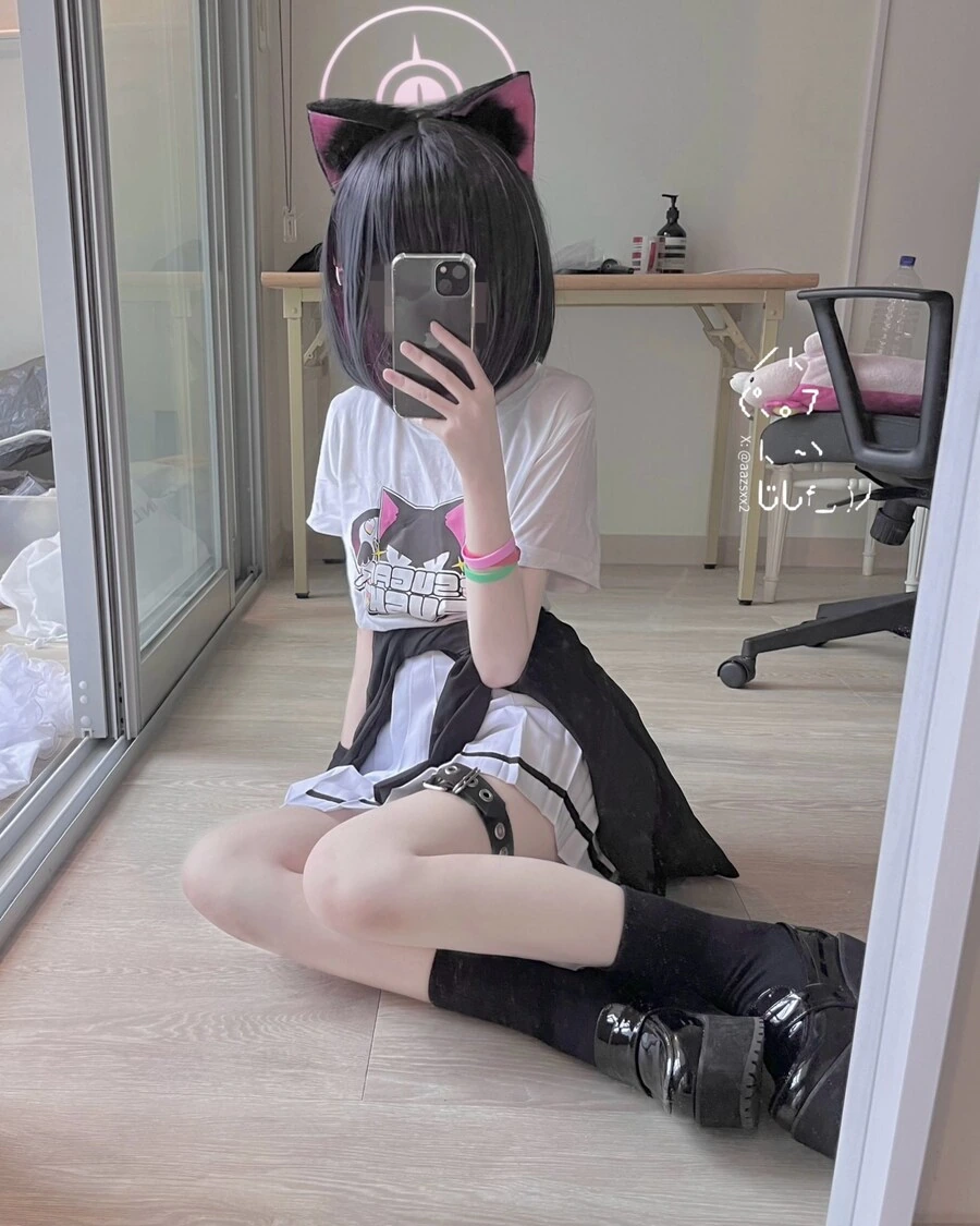 살짝 슬랜더인 코스프레녀_6.jpg