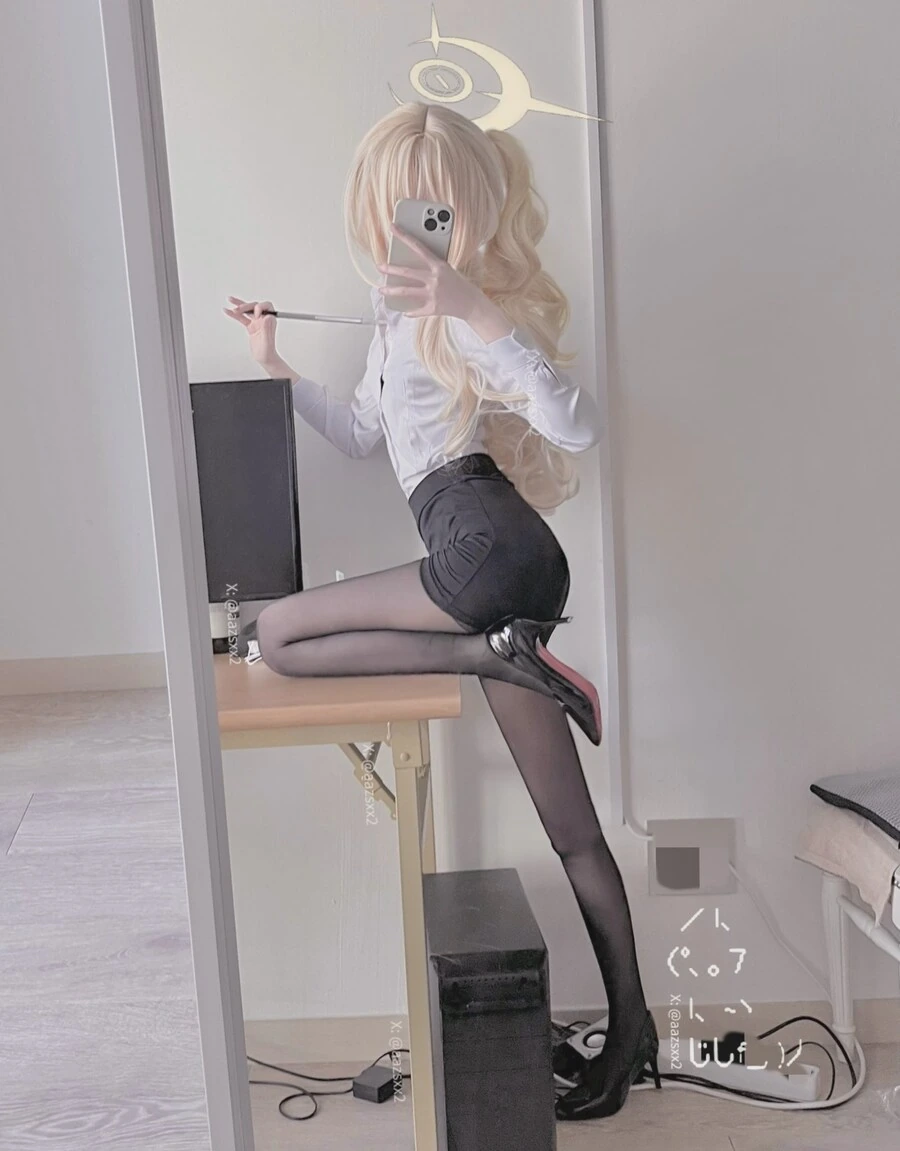 살짝 슬랜더인 코스프레녀_9.jpg