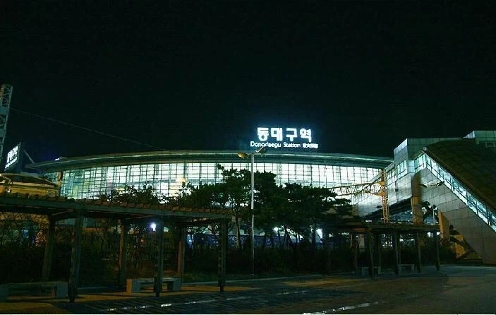동대구역 앞에 양키하고 여자 꼬맹이 쌈 났음ㄷㄷ_3.webp