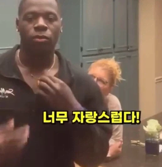 입양한 아들이 잘 자라서 기쁘다는 부모님_1.webp
