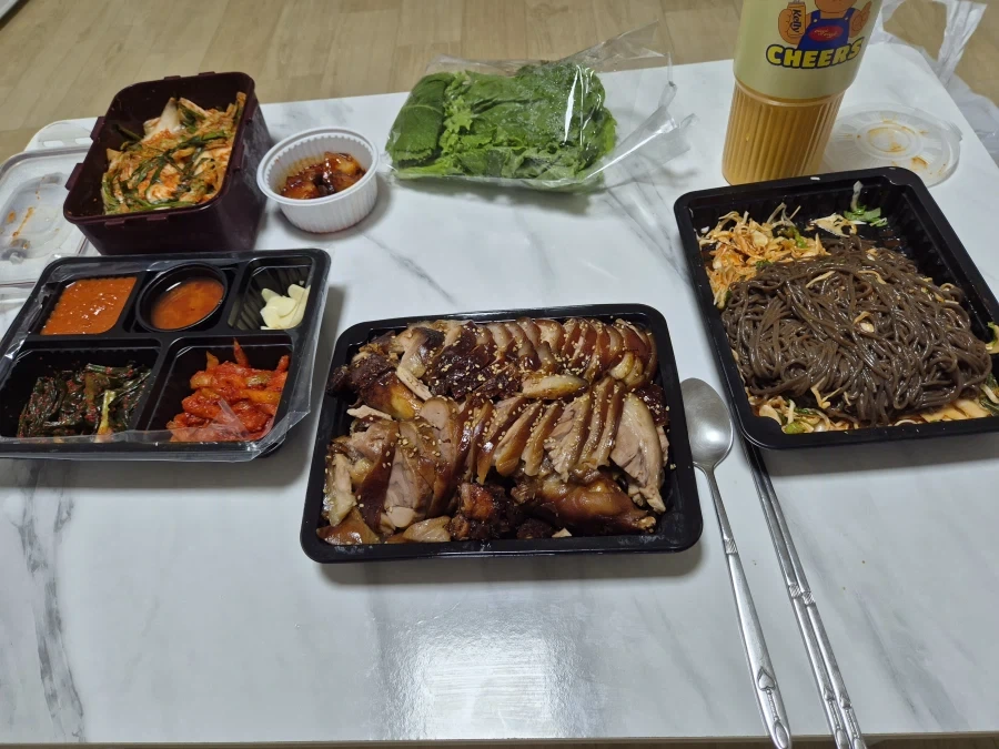 이게 식사지 ㅋㅋ_1.webp