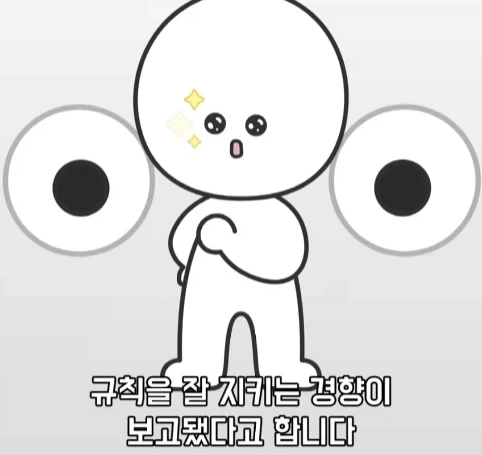트럭이나 화물차 뒤에 눈알 스티커를 붙이는 이유.jpg_34.webp