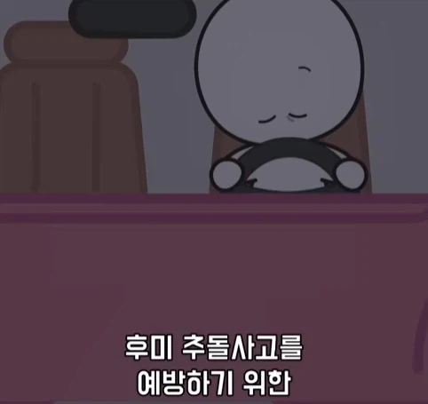 트럭이나 화물차 뒤에 눈알 스티커를 붙이는 이유.jpg_36.webp