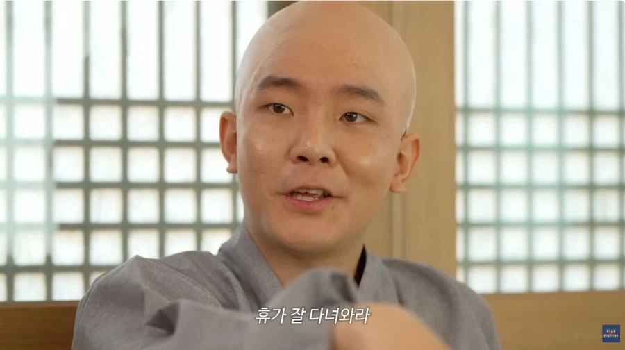 휴가가는 스님_1.webp