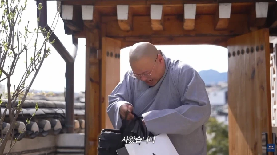 휴가가는 스님_8.webp