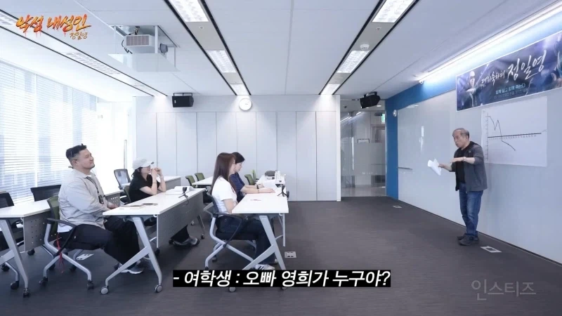 보이는 CC마다 다 깨버린 교수님_12.webp