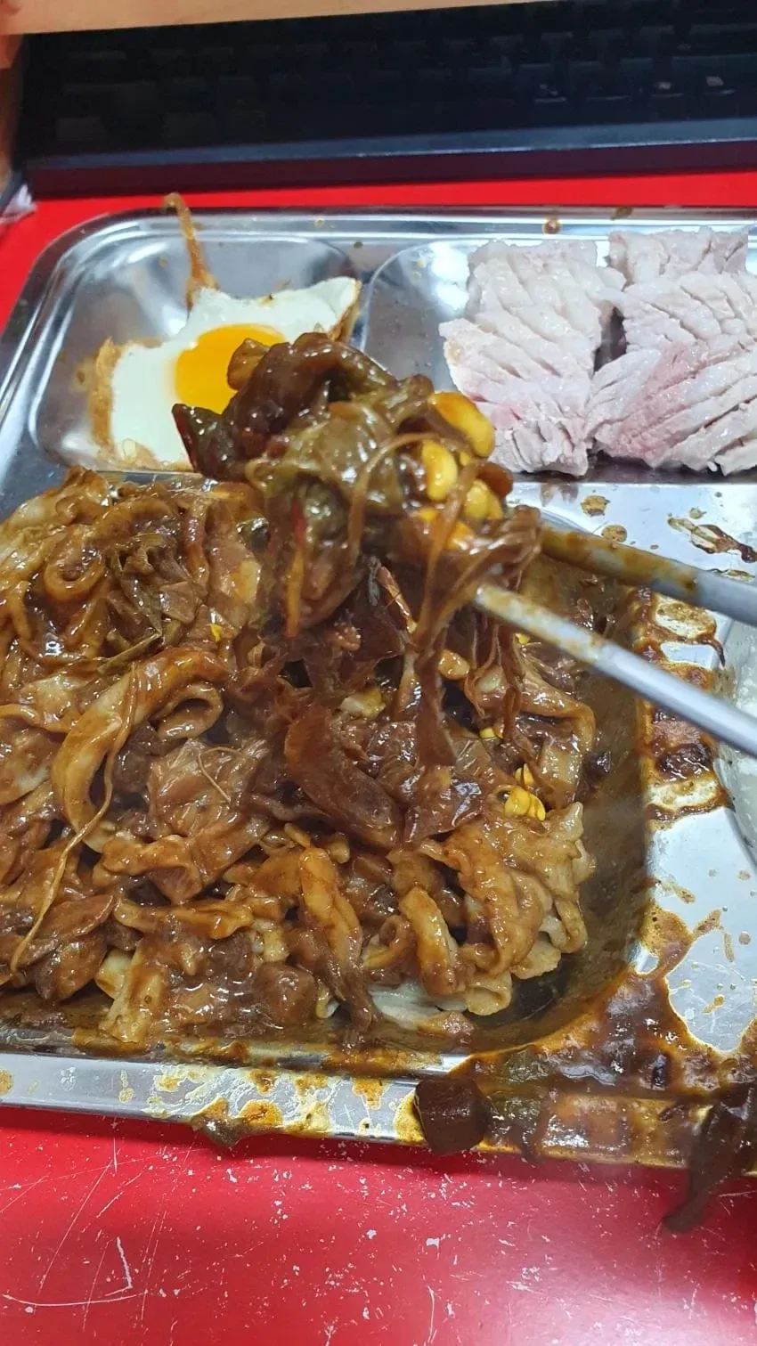똥구멍을 쥐어짜내선 만든 비쥬얼_1.webp