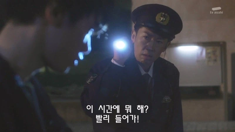경찰관한테서 권총을 빼앗은 사이코패스가 한 짓거리_4.webp