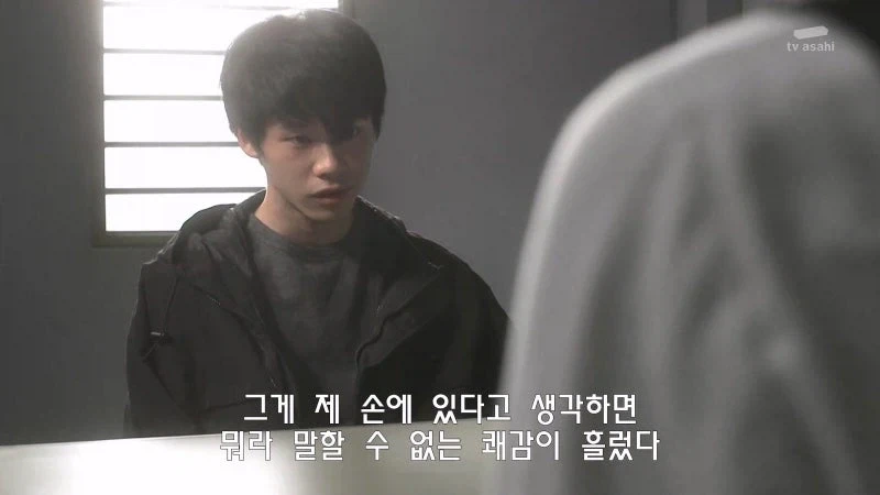 경찰관한테서 권총을 빼앗은 사이코패스가 한 짓거리_8.webp