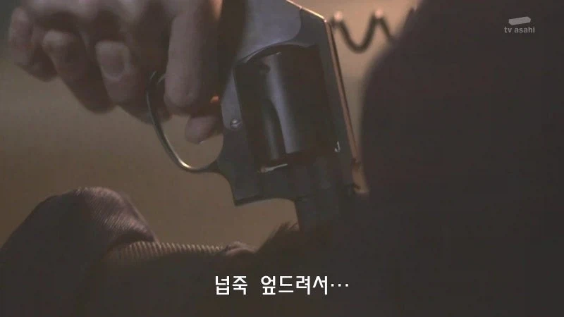 경찰관한테서 권총을 빼앗은 사이코패스가 한 짓거리_11.webp
