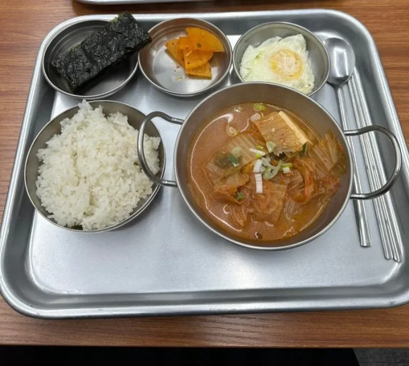 김치찌개 정식이 3000원에 무한리필 되는집_1.webp