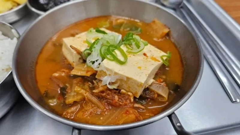 김치찌개 정식이 3000원에 무한리필 되는집_2.webp