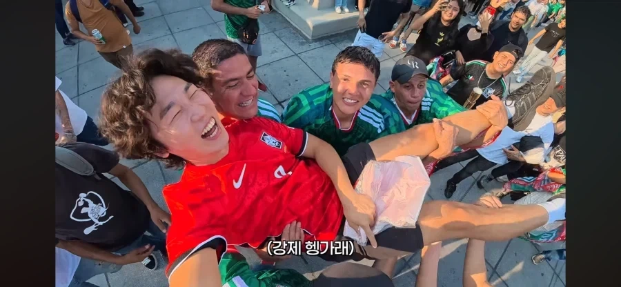 한국인이다!!! 잡아라!!!_2.webp